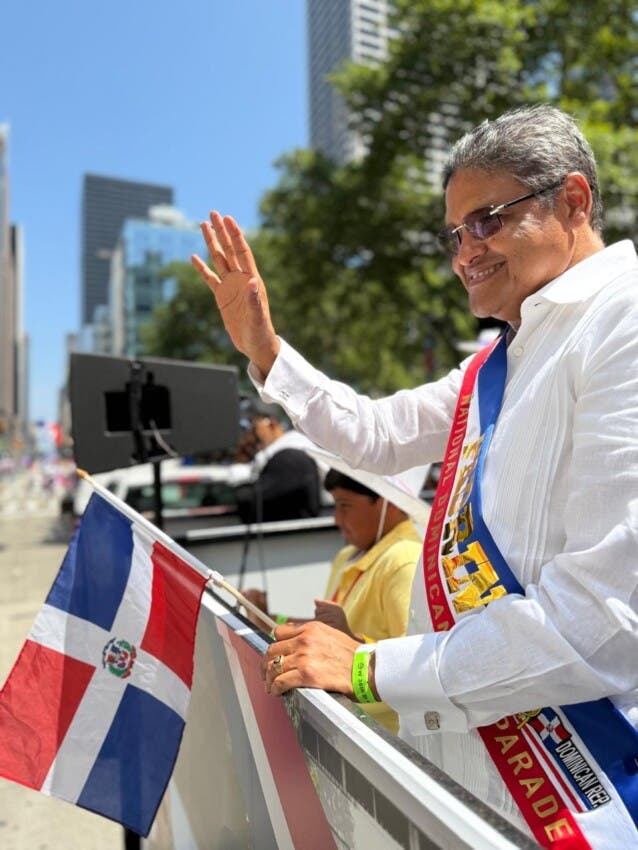 Juan Manuel Méndez García: orgullo y liderazgo en el Desfile Dominicano