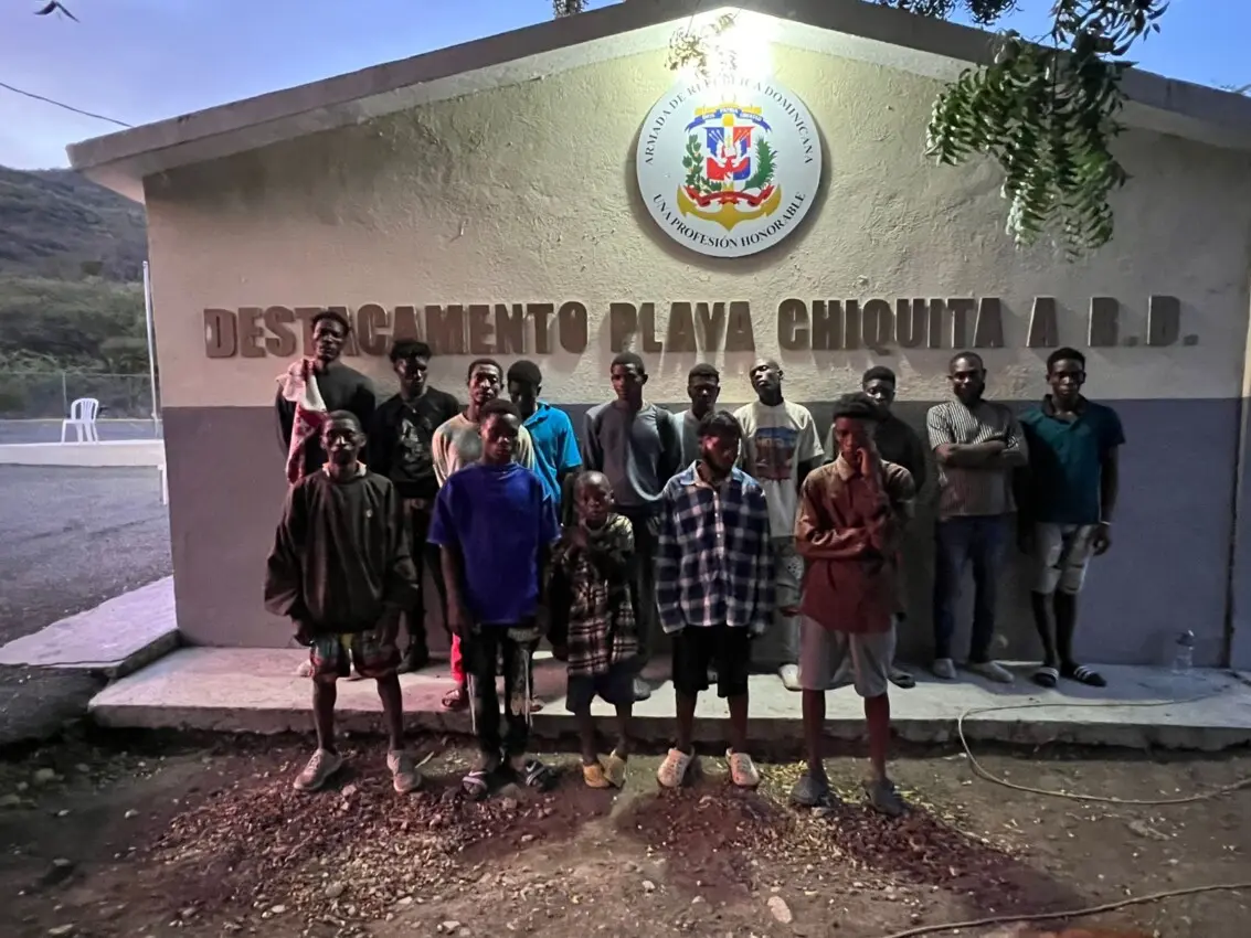 Armada apresa más de 60 haitianos en operativos simultaneos