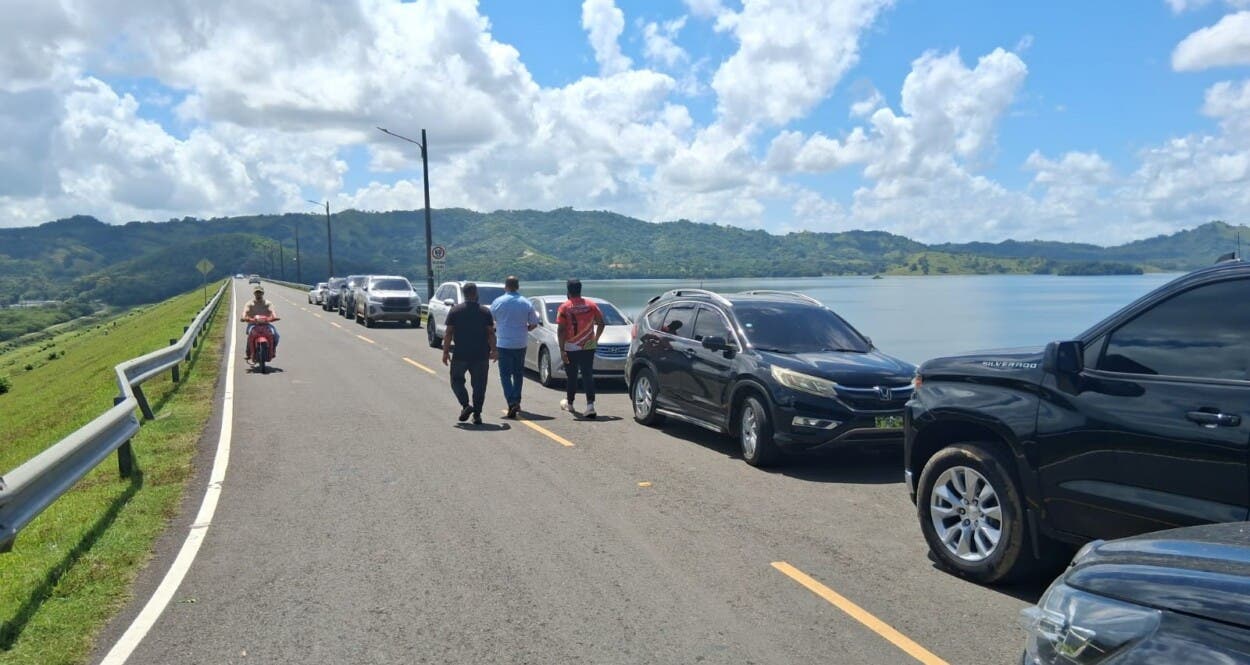 Cómo afecta la prohibición de parqueo en la presa de Hatillo al turismo