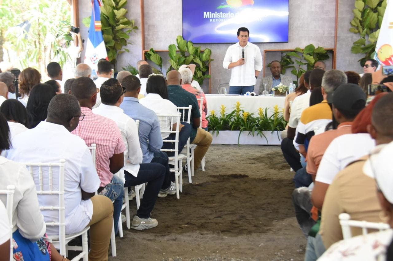 Playa Linda: moradores de Nizao ven renacer del turismo local