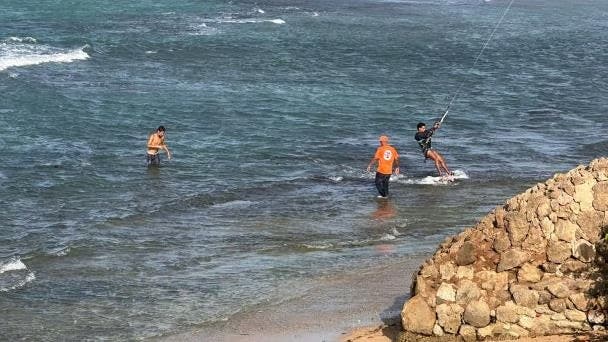 Rescatan hombre arrastrado por ola en playa de Puerto Plata