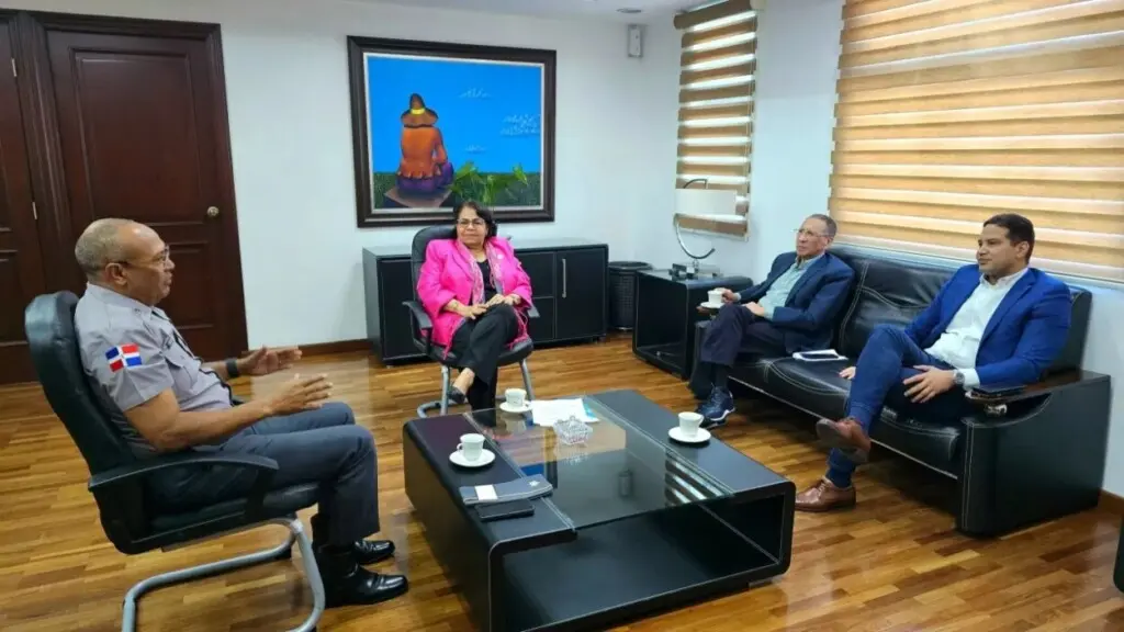 El director de la Policía Nacional,  Guzmán Peralta, tras sostener una reunión con los ejecutivos de la Cámara de Ceuntas para solicitar la auditoría a su gestión frente a la institución Policial.