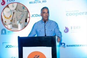 Joel Santos afirma que el larimar tiene gran oportunidad en el mercado turístico