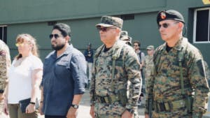 Ministro de Defensa recorre la frontera con autoridades: ¿Qué buscan en la zona?