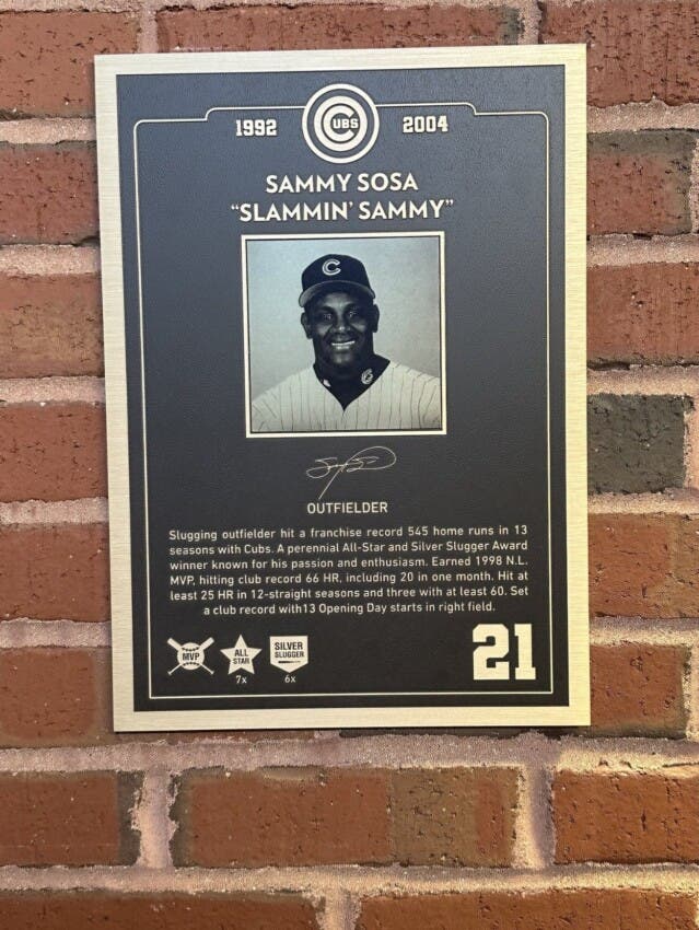 Sammy Sosa consagra su legado con los Cubs al ingresar a su Salón de la Fama