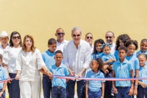 El presidente Abinader entrega viviendas y escuelas en Puerto Plata