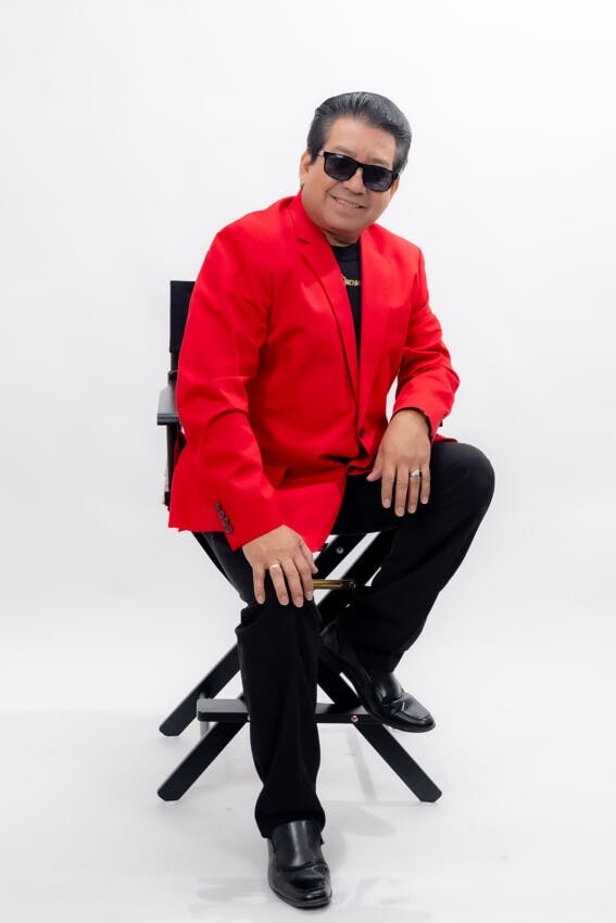 Salsero Carlos Rivas en RD grabando su nuevo disco 