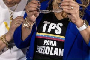EE.UU. advierte a 267.000 venezolanos: Prepárense para regresar