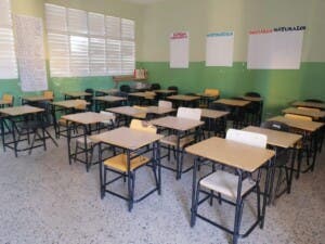 El 39.5 % de estudiantes son haitianos en dos liceos nocturnos, según estudio