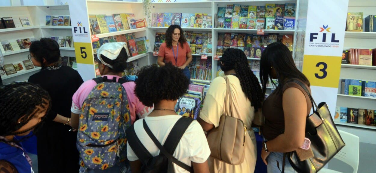Entusiasmo contagioso entre los asistentes el cuarto día de la Feria Internacional del Libro 2025