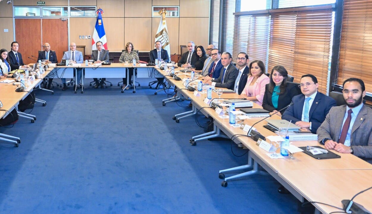 Misión FMI califica de modelo paz social a RD