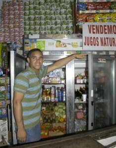 Sigue queja comercio por largos apagones