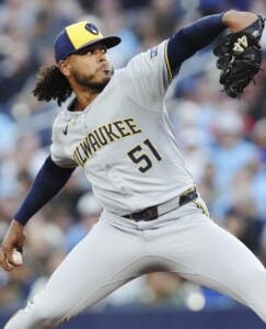 Freddy Peralta: “Se trata de aprender el proceso”