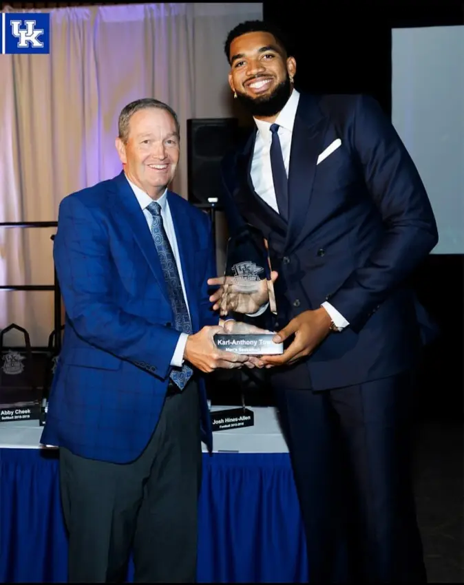Karl-Anthony Towns ingresa al Salón de la Fama basket Kentucky