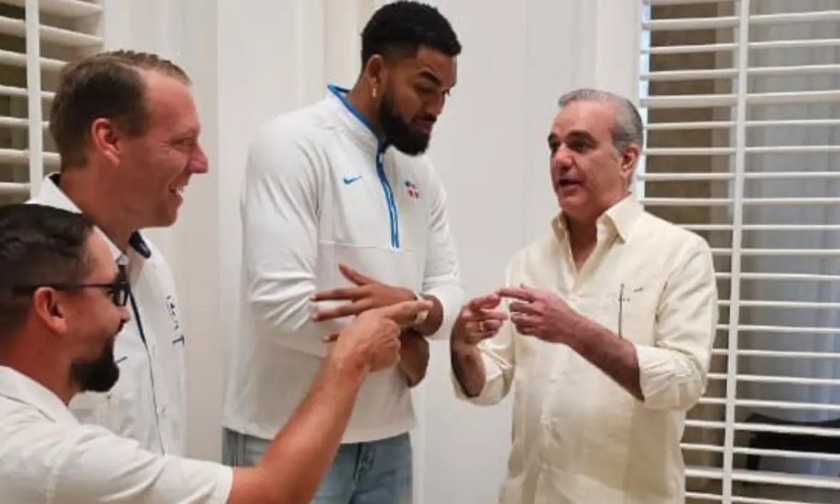Abinader y Karl Towns harán una arena basket en municipio de Tamboril