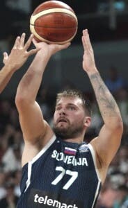 Luka Doncic monta show y acarrea a Eslovenia
