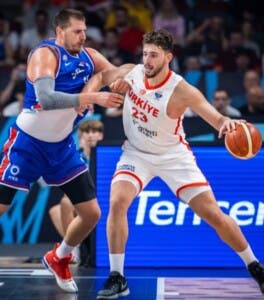 Alperen Sengun supera a Nikola Jokic triunfo Turquía