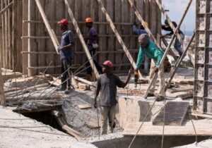 ¿Inmigración irregular en la construcción? El CES propone soluciones