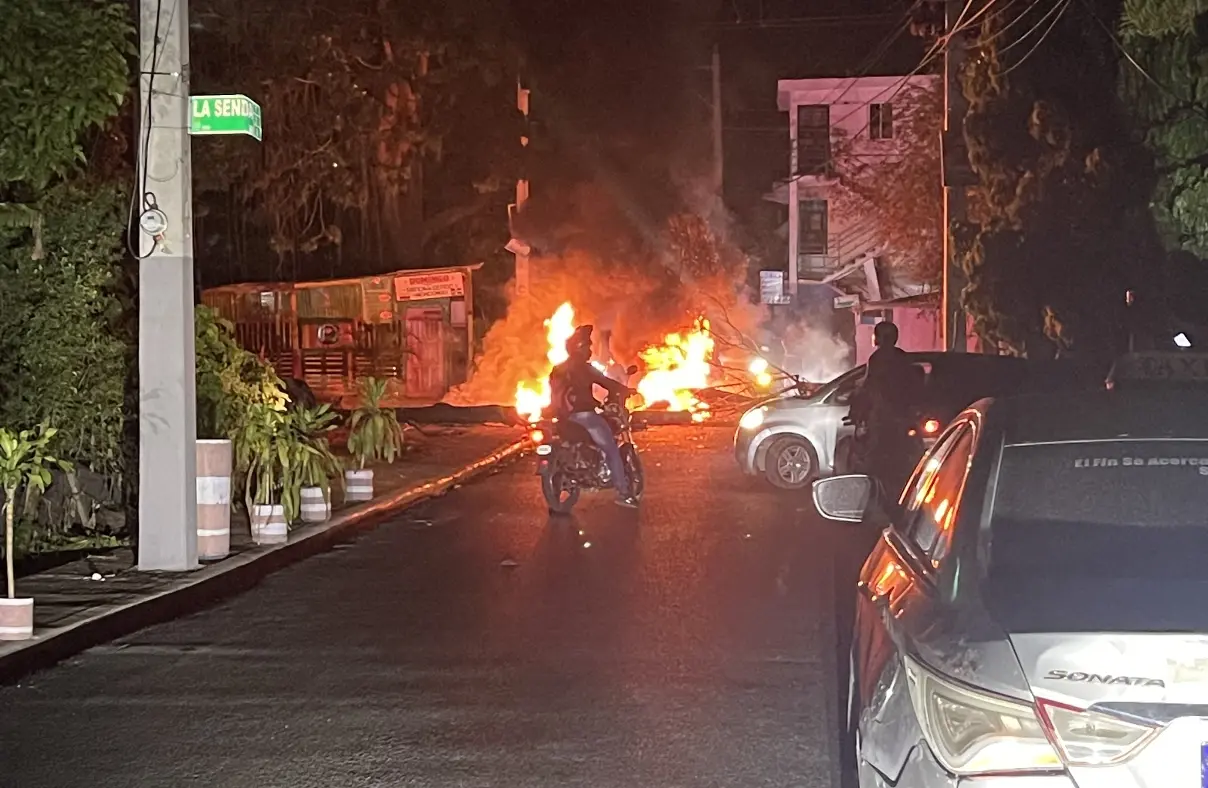 Los apagones desatan protestas con cacerolazos y quema de neumáticos en barrios GSD