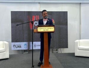 Dániel Lajara lleva la voz dominicana a escenario de liderazgo juvenil en Perú