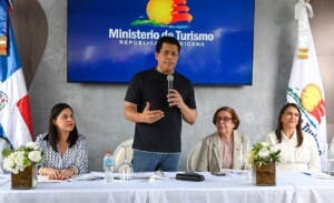 Ministro Collado deja iniciada obra econstrucción municipio Salcedo