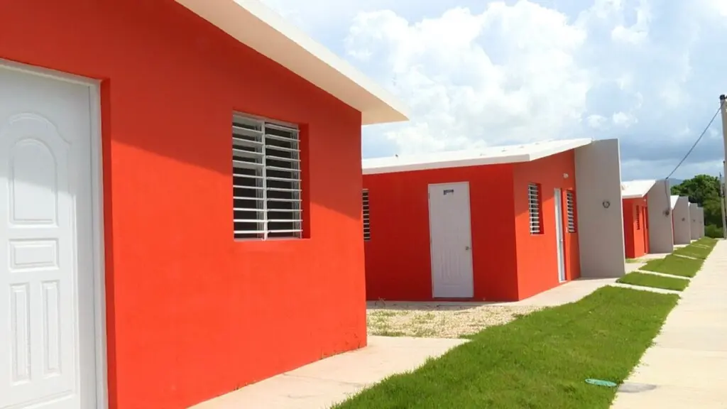 El presidente Abinader entrega viviendas y escuelas en Puerto Plata