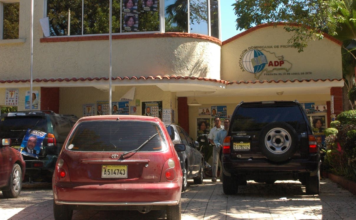 ADP paraliza clases en 105 escuelas de San Juan de la Maguana