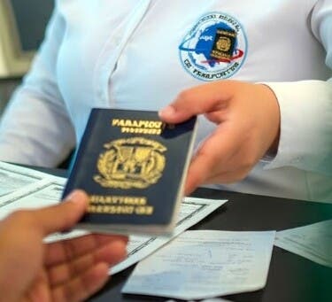 ¡Llegan las primeras libretas del nuevo pasaporte electrónico!