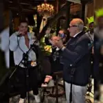 El emotivo momento en que Emilio Estefan y Vladimir Dotel comparten escenario improvisado