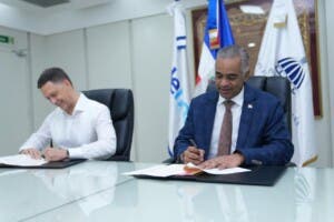 Acuerdo entre Energía y Minas y Edenorte beneficia a 100 hogares en La Cruz de Cabrera