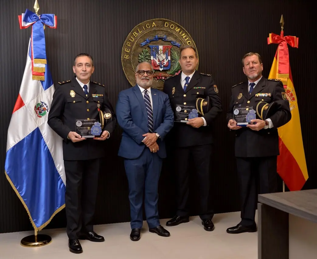 Reconocen apoyo Policía de España a los dominicanos