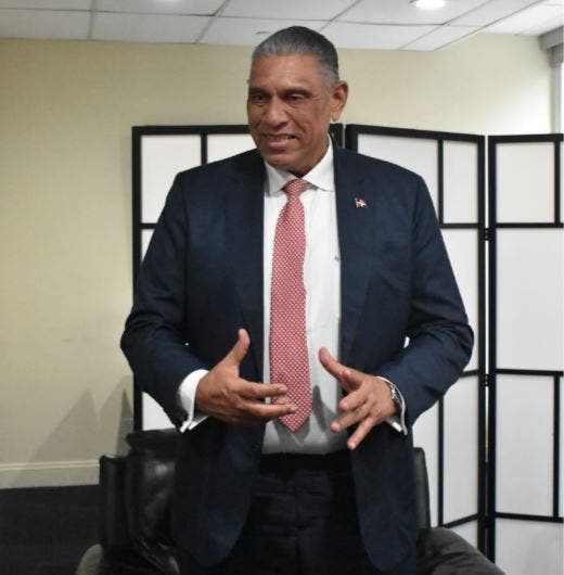 Estafa inmobiliaria afecta a cientos de dominicanos en Nueva York, señala cónsul