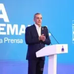 Abinader defiende uso de préstamos: la mayoría cubre deudas heredadas de gobiernos anteriores