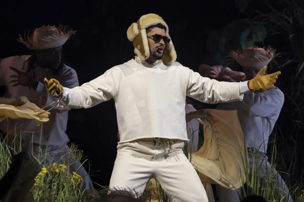 Bad Bunny cierra su histórica residencia como una fiesta de pueblo en Puerto Rico
