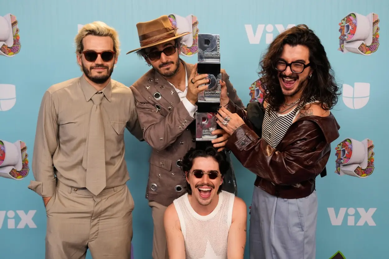 Bad Bunny y Morat lideran Premios Juventud: Karol G es la Artista del Año