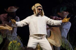 Bad Bunny se emociona por su actuación en el Super Bowl 2026: un hito para la música latina