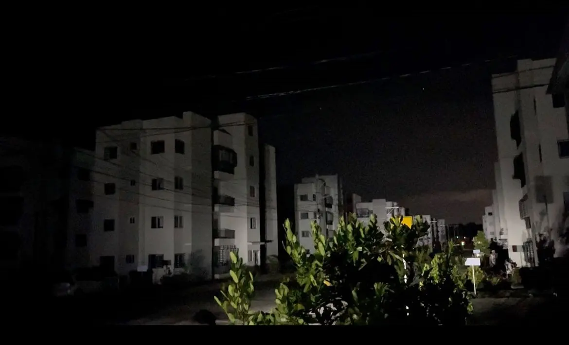 Apagones constantes atormentan a residentes de Ciudad Modelo Norte