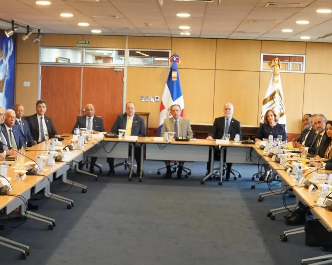 Junta Monetaria reactiva controles cambiarios tras alza del dólar