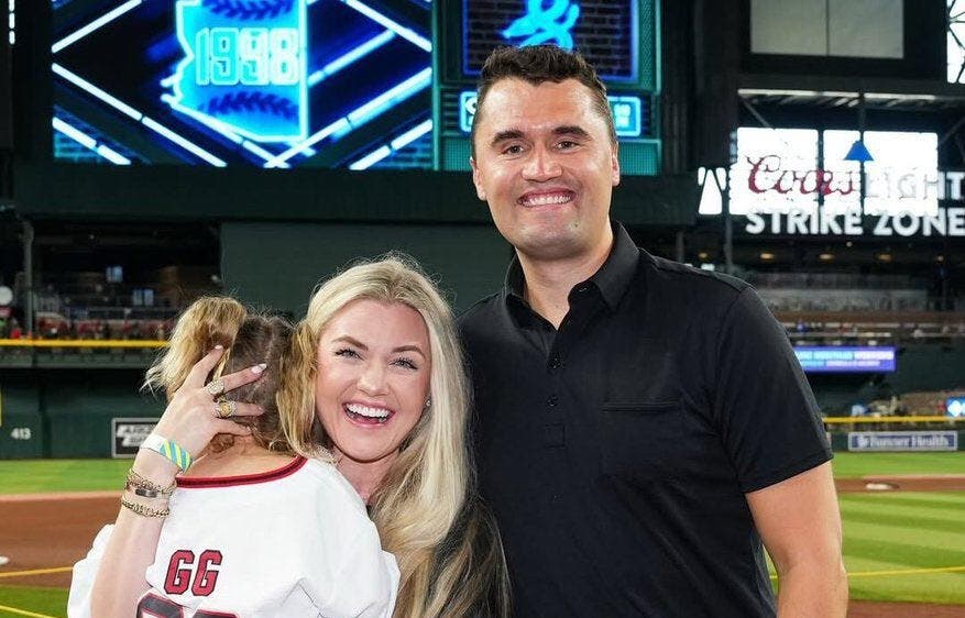 Charlie Kirk: su esposa promete continuar su legado y lanza advertencia tras su asesinato