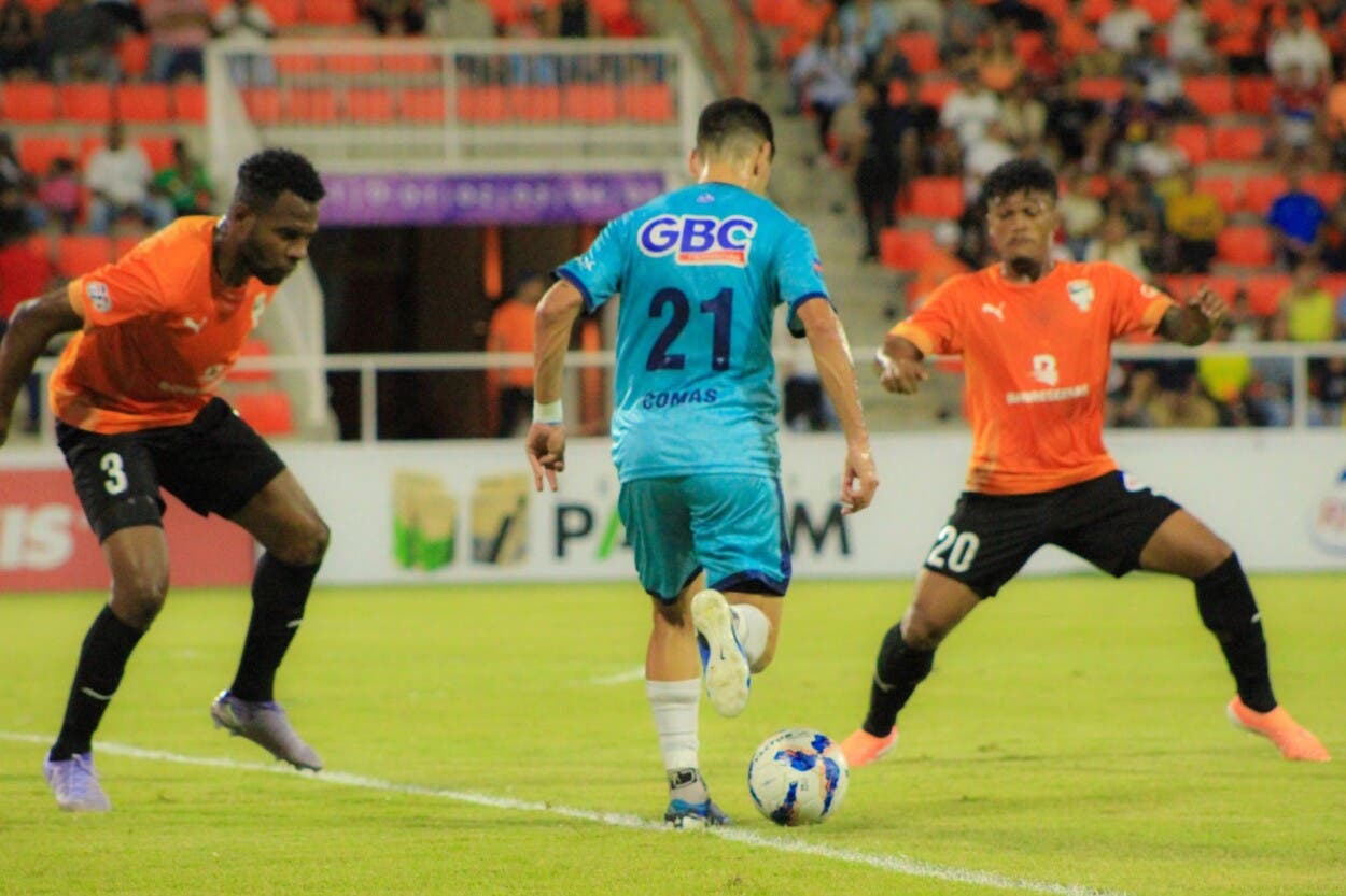 Cibao FC vence a Salcedo es lider solitario del fútbol dominicano