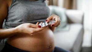 Científicos rechazan vínculo entre paracetamol en el embarazo y autismo en niños: “No hay pruebas sólidas”