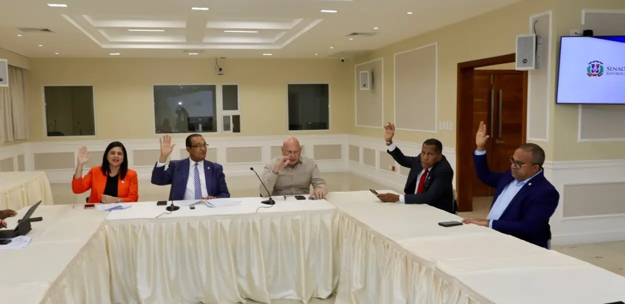 Comisión de Medio Ambiente Senado aprueba titulación de terrenos en Salinas de Puerto Hermoso