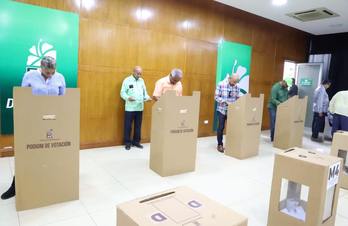 Fuerza del Pueblo termina congreso interno y selecciona sus autoridades