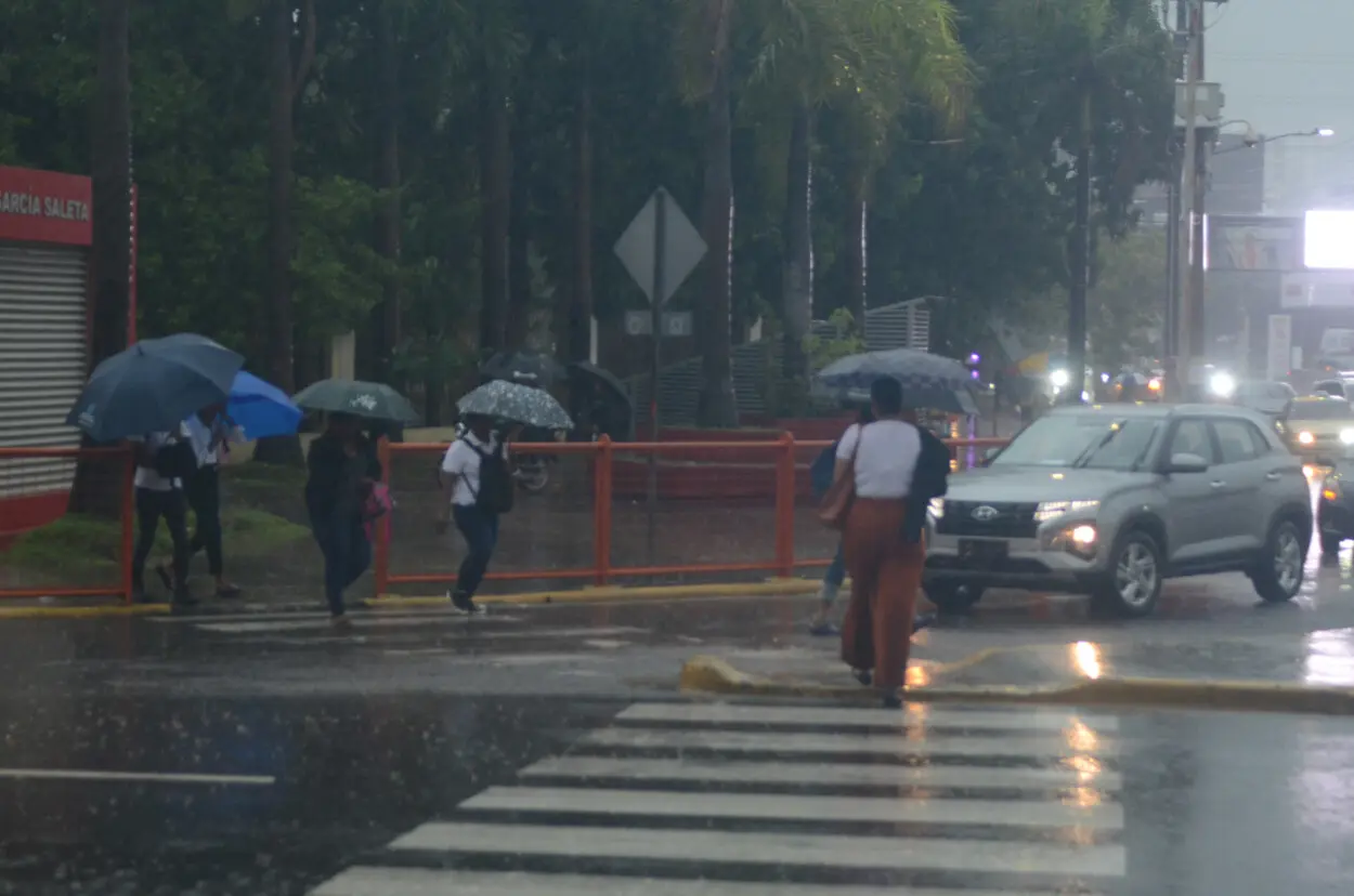 ¡Hasta el mediodía! MAP recorta jornada laboral por intensas lluvias