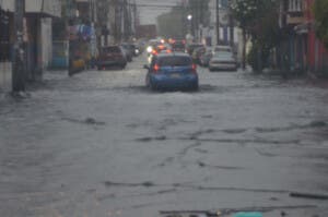 Los aguaceros siguen provocando inundaciones urbanas en varias provincias