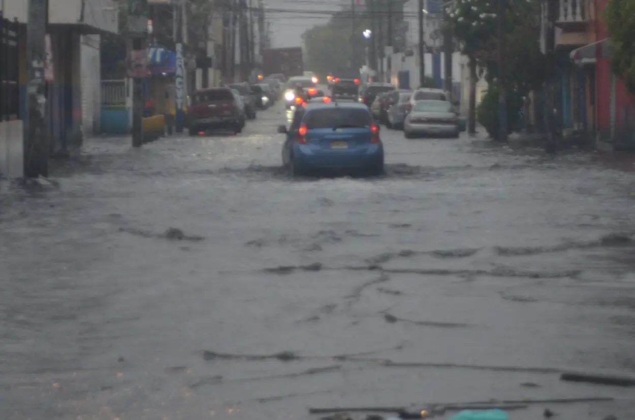 Los aguaceros siguen provocando inundaciones urbanas en varias provincias