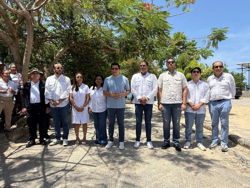 David Collado deja iniciada reconstrucción de plaza de vendedores en Playa Mino, Río San Juan