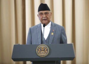 El primer ministro de Nepal renuncia en medio de revueltas sociales fuertes