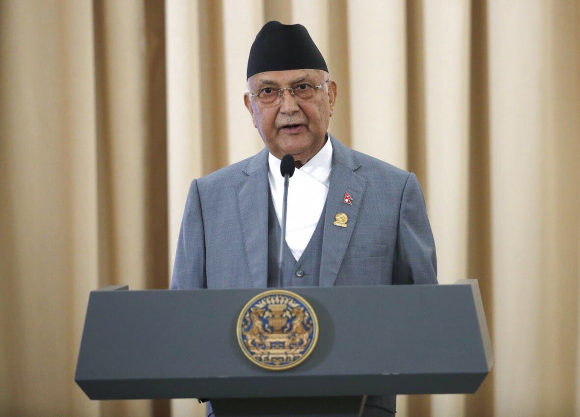 El primer ministro de Nepal renuncia en medio de revueltas sociales fuertes