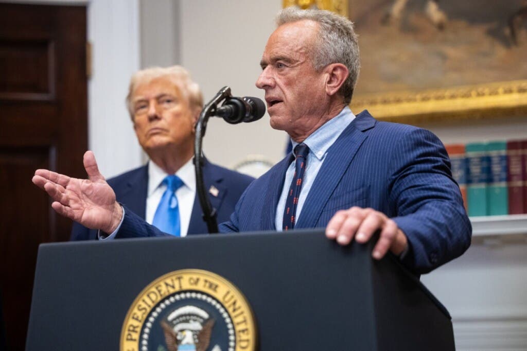 Trump repitió más de 10 veces la frase "no consuman Tylenol, no se lo den a los niños", durante la conferencia en la que oficializó sus acciones contra el medicamento al que su Administración liga directamente como un causante del autismo en el país.